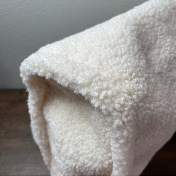 Victoria’s Secret Sherpa Tote Ivory Cream Reusable Shoulder Bag - Picture 7 of 13